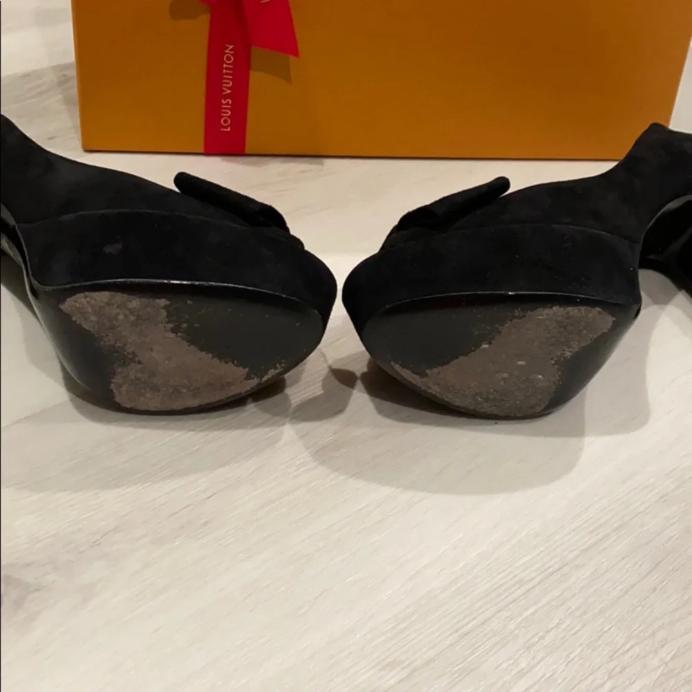 Louis Vuitton Black Suede Heels with Bow - 38.5 - Picture 5 of 5
